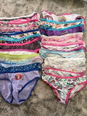 Girls  - 20 Assorted Underwear